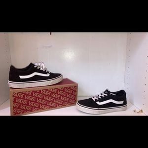 Women’s size 8 warden low black and white vans